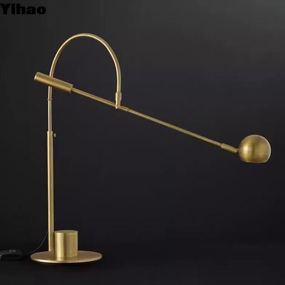 comprar Lâmpada de mesa de acabamento de latão queimado para hotel e estilo cristalino doméstico fabricação em linha