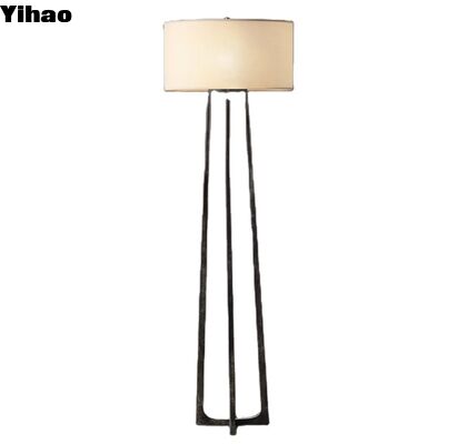 comprar Lâmpada de chão de latão moderna personalizada com fonte de luz LED para decoração de hotéis e casas fabricação em linha