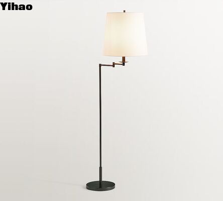 comprar Lâmpada de chão moderna de material de latão com 3500K fonte de luz LED branca quente fabricação em linha