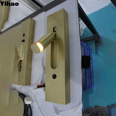 comprar Lâmpada de parede de latão moderna com luz branca quente de 3500K para salas de estar e hotéis fabricação em linha