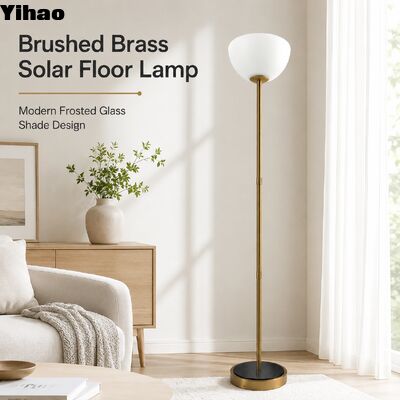 comprar Lâmpada de piso exterior movida a energia solar, luz LED moderna com sombra de vidro congelado, luz de pátio à prova d'água recarregável para jardim e quintal fabricação em linha