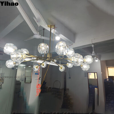 Yihao Custom Brass Body Crystal Shade Chandelier com 3500K LED Branco Quente para Hotel Sala de estar Lâmpada Pendente