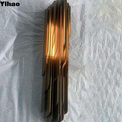 Material de latão Lâmpada de parede de design moderno com luz LED branca quente de 3500K para sala de estar