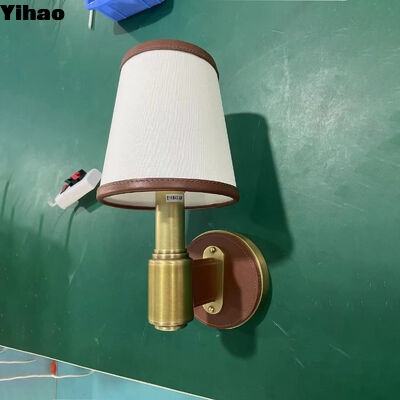Lâmpada de parede de cobre moderna com luz branca quente de 2700K para sala de estar e decoração de hotel